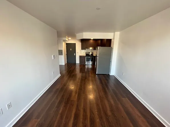 874 Willoughby Avenue image 5 of 9