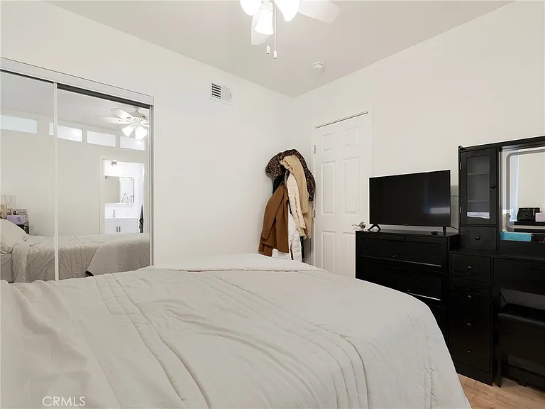 10018 Cozycroft Ave — Photo 24