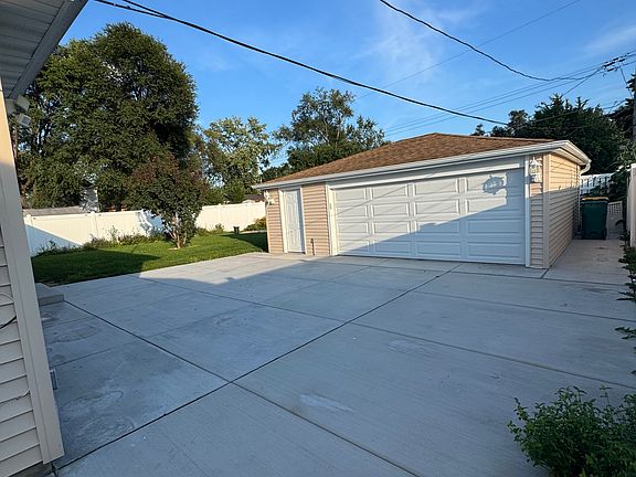 5th image of 519 Kenyon Ave
