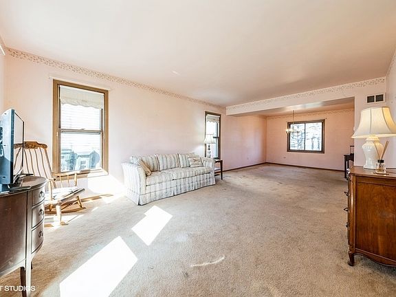 2nd image of 716 Gardenia Ln