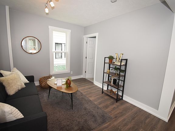 2nd image of 906 Crosby St NW