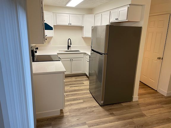 3rd image of 9850 SW McKenzie St APT 5