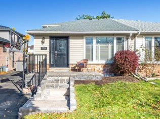 2715 Hollington Cres, Mississauga, ON L5K1E8