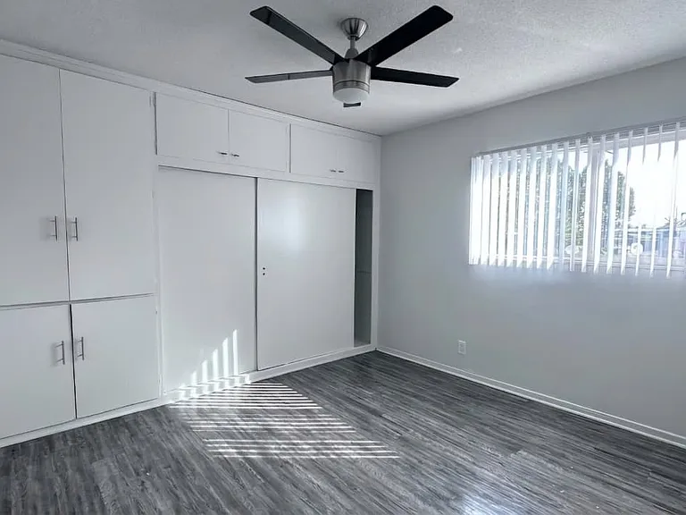 8425 S Western Ave #9 — Photo 5