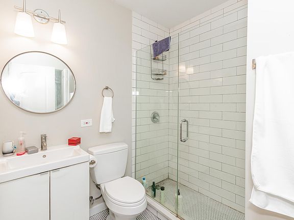 5th image of 1838 W Augusta Blvd #1REAR