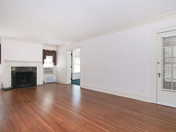 2nd image of 15417 Edgewater Dr