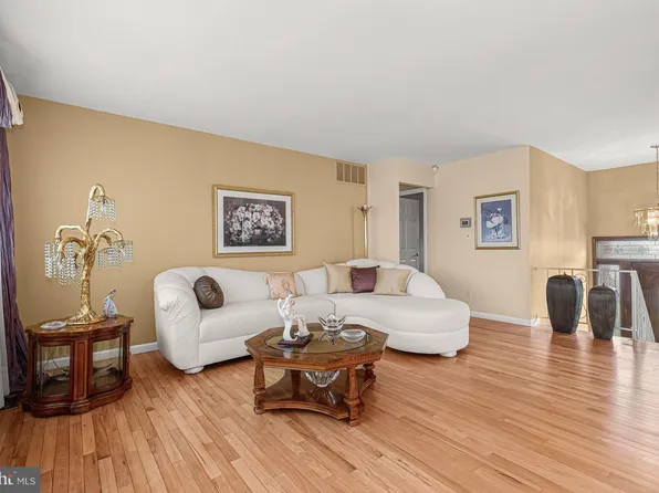 8108 Candle Ln, Rosedale, MD 21237