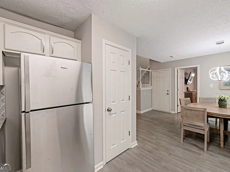 6839 Sandy Creek Dr — Photo 10