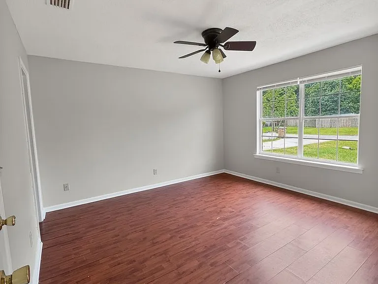 12 E Beaver Ln — Photo 4