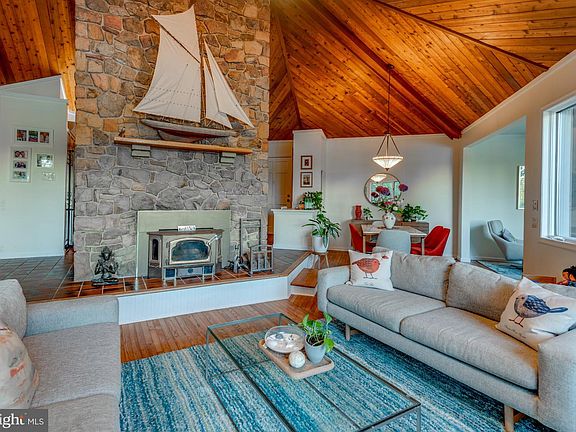 4th image of 4721 Rock Creek Cir