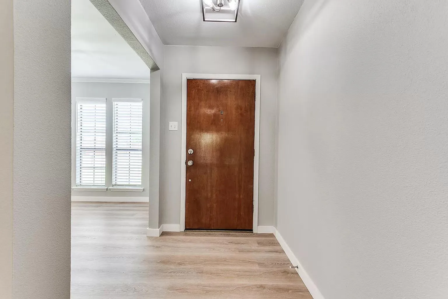 3 bed, 1868 sqft, $2,600 — Photo 2