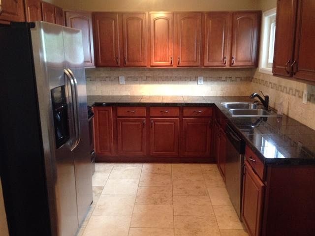 2nd image of 825 Lewis Dr