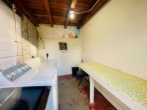 4th image of 250 W Laguna St #Laguna250-16