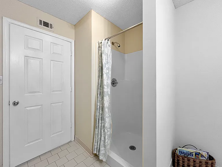 The Wyndham Apartments — Photo 9