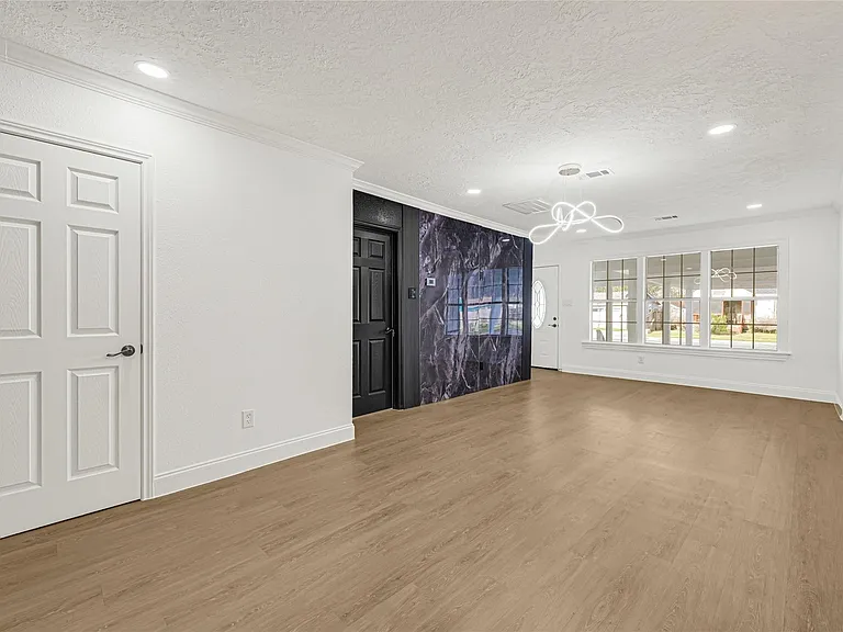 513 Main St — Photo 22