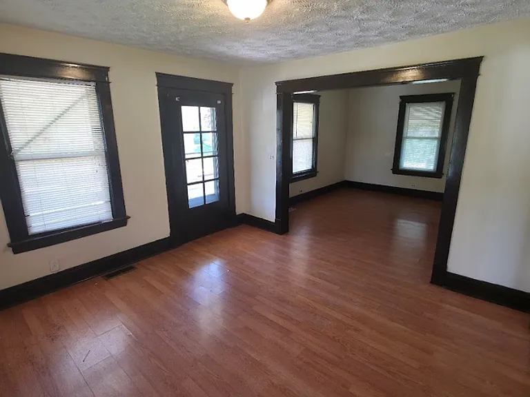 14409 Elm St — Photo 9