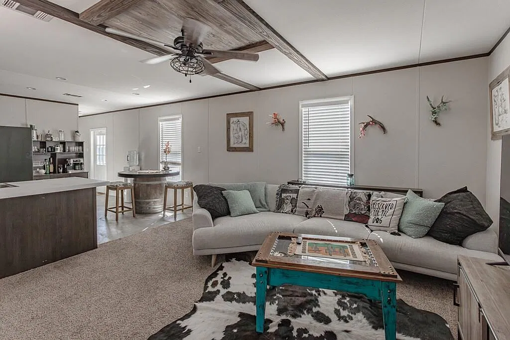 3 bed, 2.0 bath, 1216 sqft, $2,200 — Photo 3