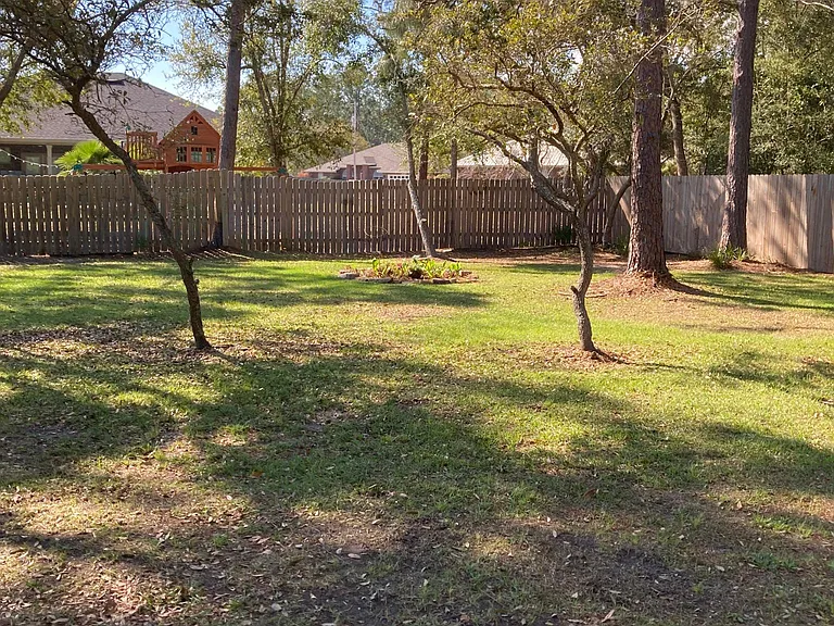1983 Hawthorne Dr — Photo 4