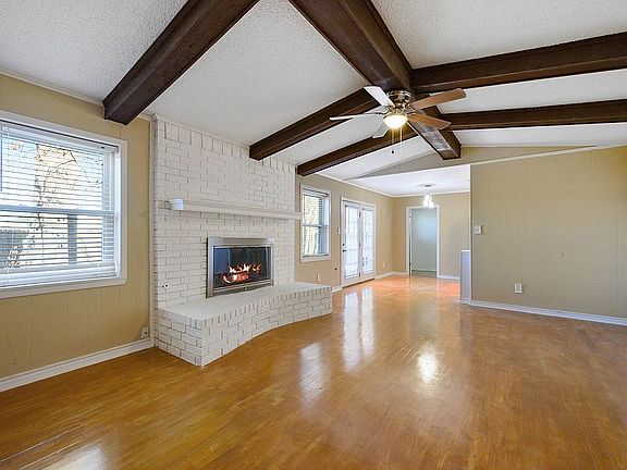 3rd image of 3312 Moores Ln