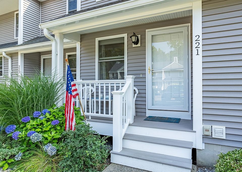 1st image of 221 Bayberry Hill Ln #221