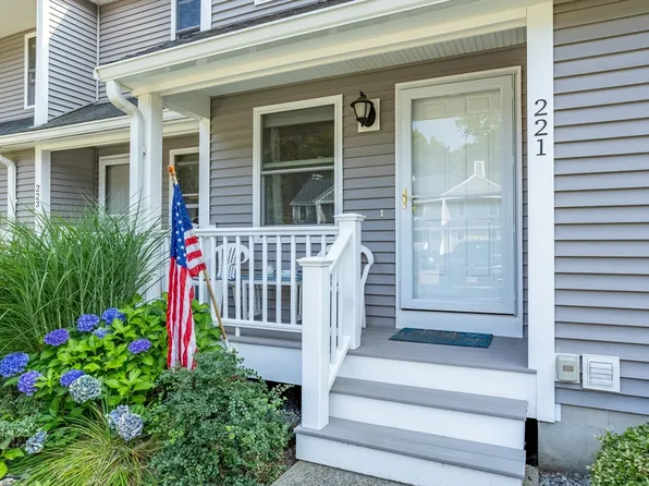 221 Bayberry Hill Ln #221, Leominster, MA 01453