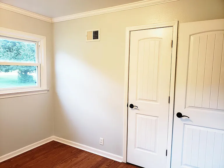 208 Ramsey Ln — Photo 16