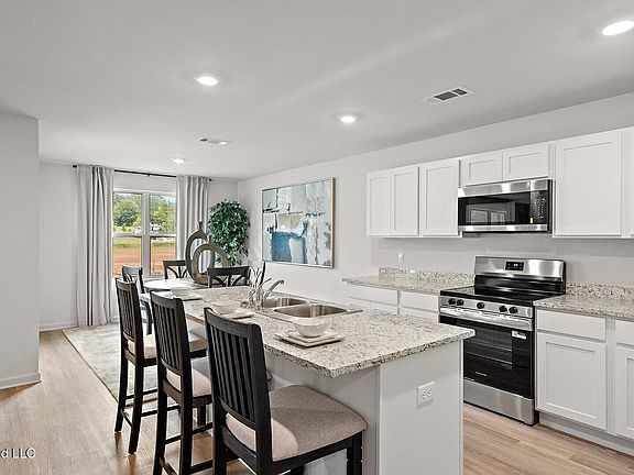 3rd image of 205 Raulston Dr