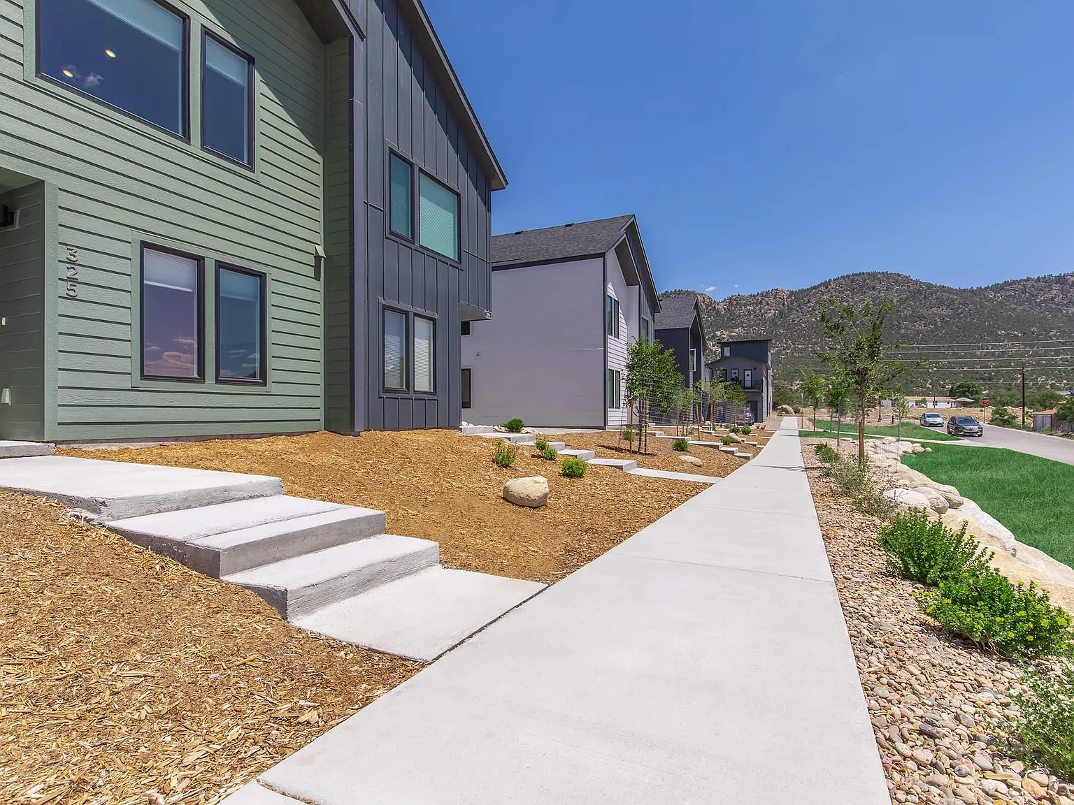 3 bed, 1200 sqft, $2,745 — Photo 3