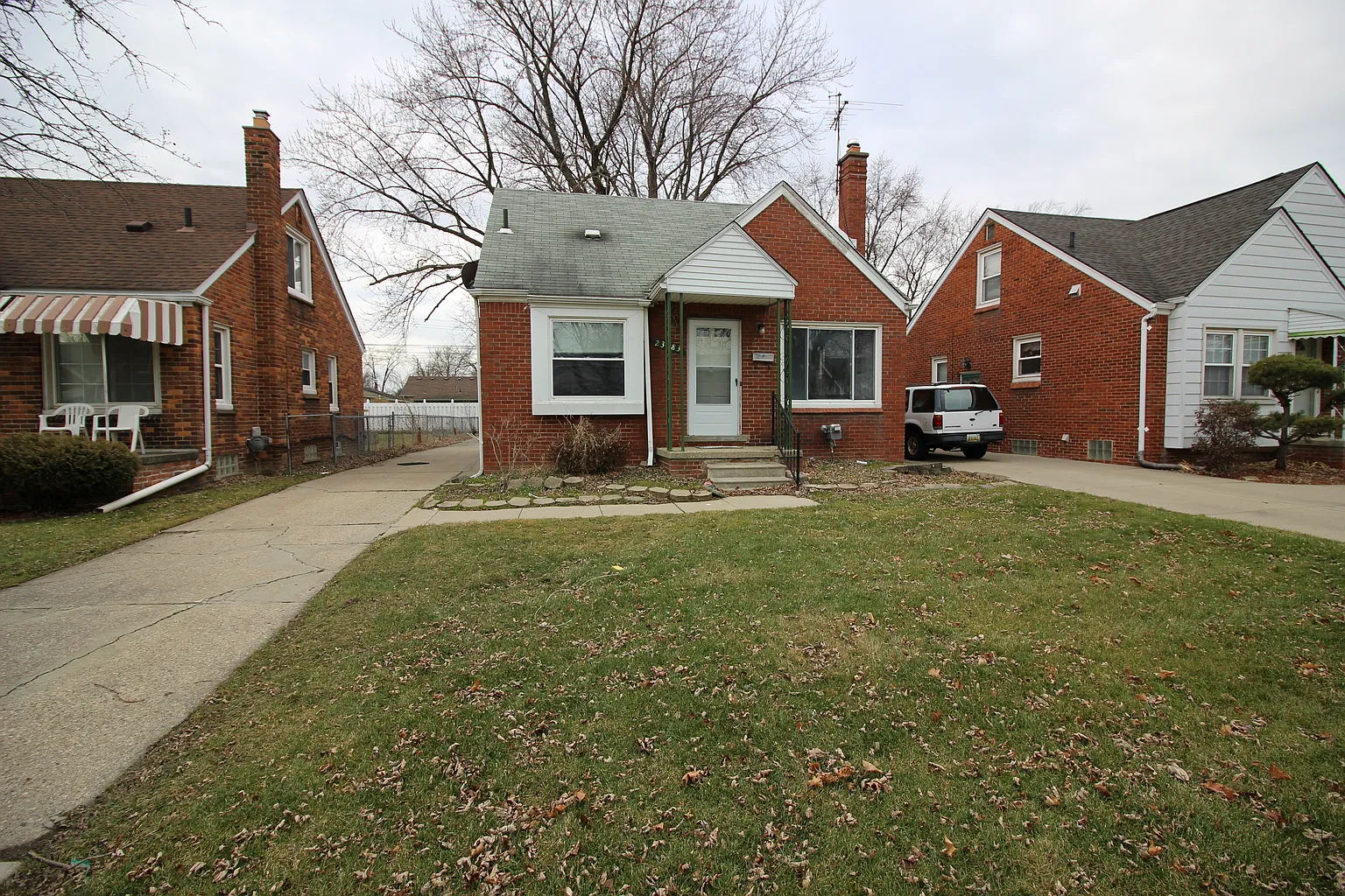 23083 David Ave photo 1