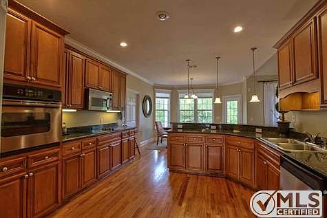3rd image of 3358 Lake Run Dr