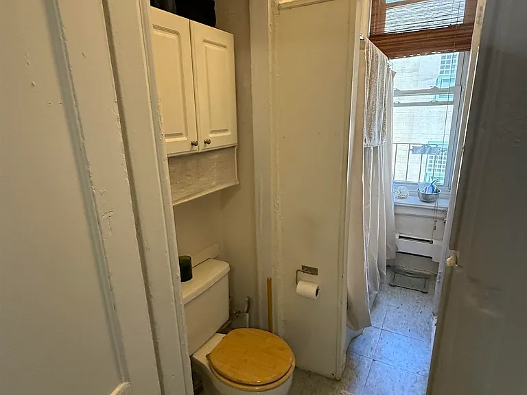 925 Park Ave #4R — Photo 9
