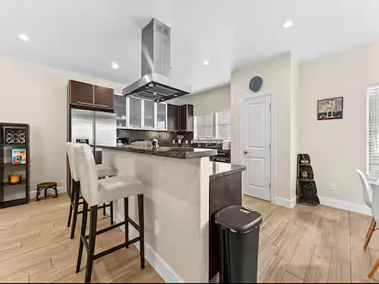 3045 Clinton Dr — Photo 23