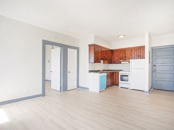 5th image of 140 Chestnut St APT 516
