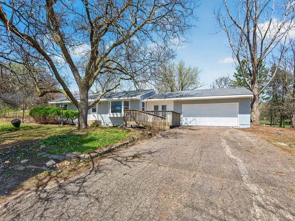 31 Demont Ave E, Little Canada, MN 55117
