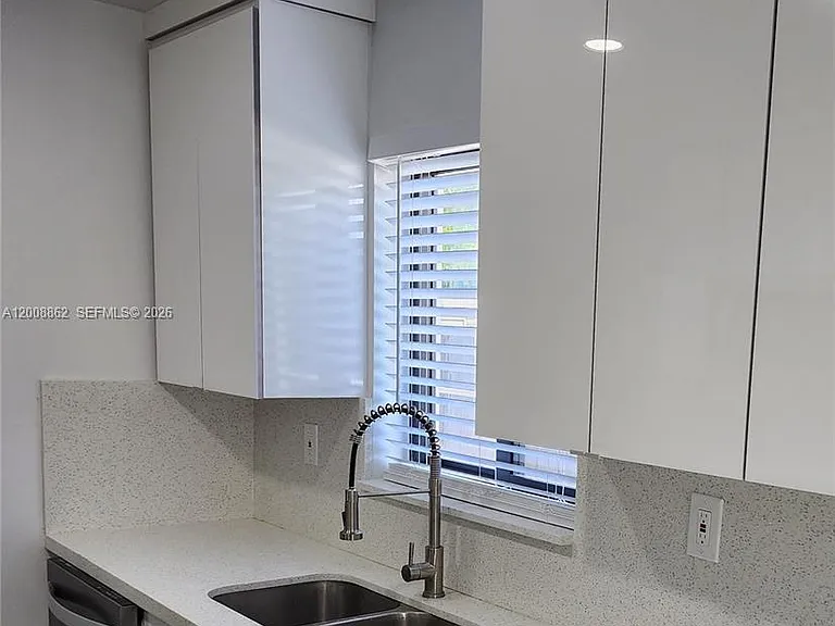 8701 SW 36th St — Photo 5