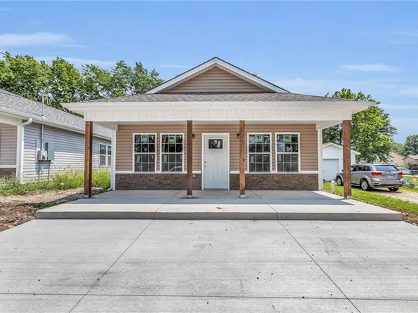 825 Main St, Wellsville, KS 66092