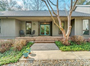 203 Heathcote Rd, Hendersonville, NC 28791