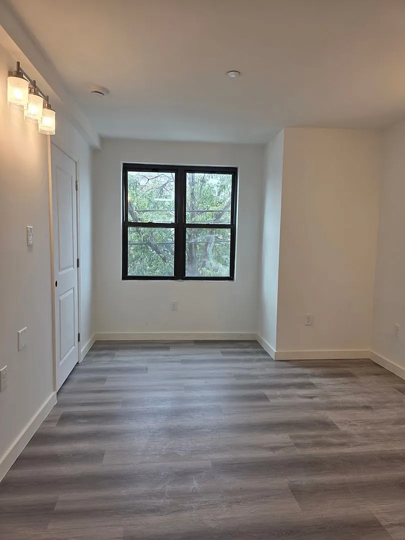 541 Washington Ave — Photo 1