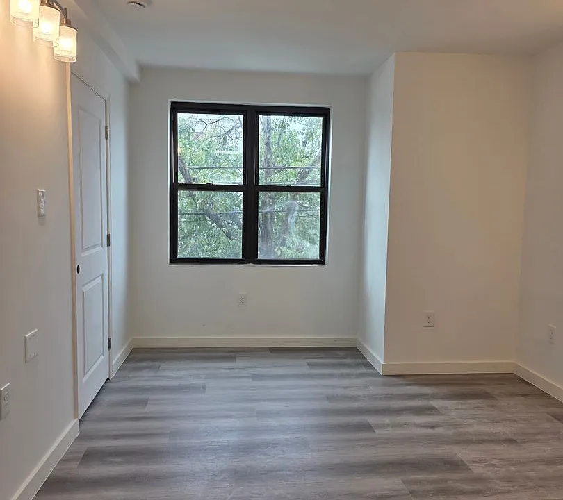 541 Washington Ave #2