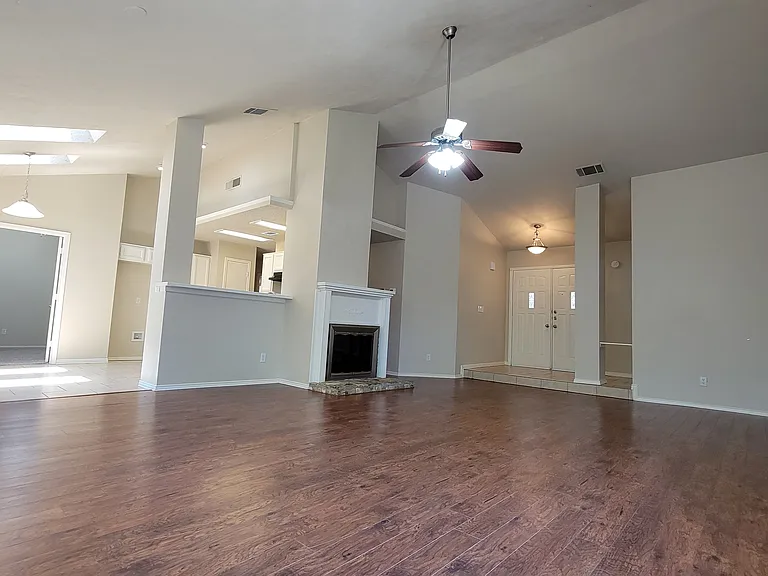 3217 Cliffview Dr — Photo 3
