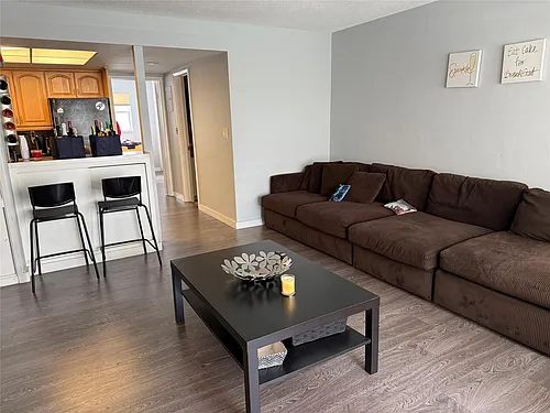1110 N Riverside Dr Photo 1