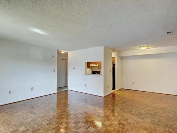 1902 Ravens Crest Dr, Plainsboro, NJ 08536