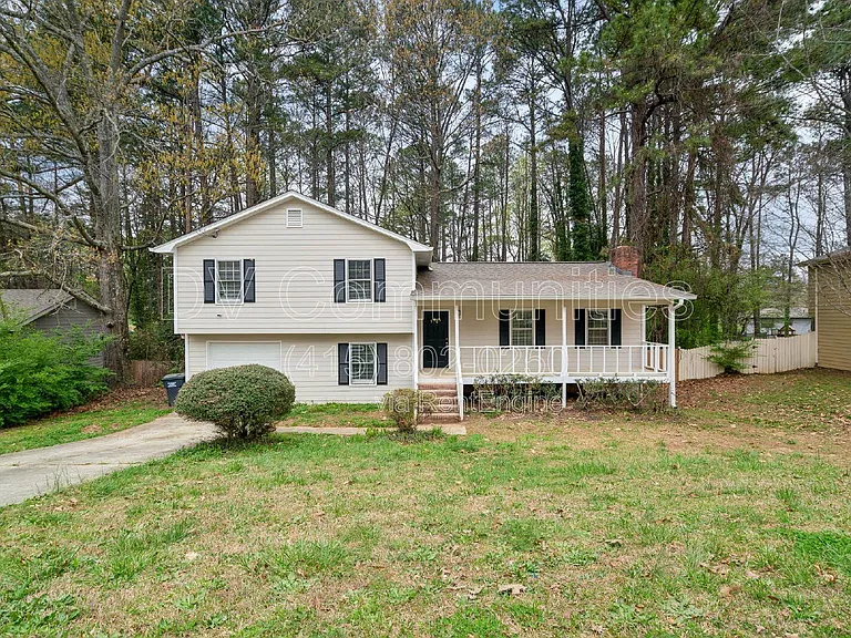 1605 Sugar Plum Dr SW — Photo 2