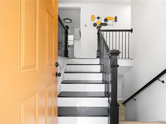 2nd image of 1969 Valley Ridge Dr SW