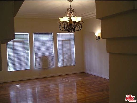5th image of 267 S Mansfield Ave