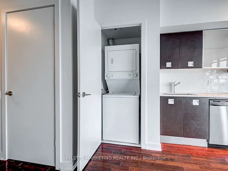 33 Charles St E #3702 — Photo 10