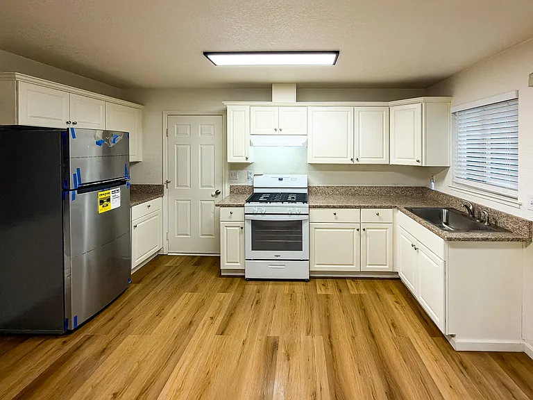 308 Montrose Dr #A — Photo 4