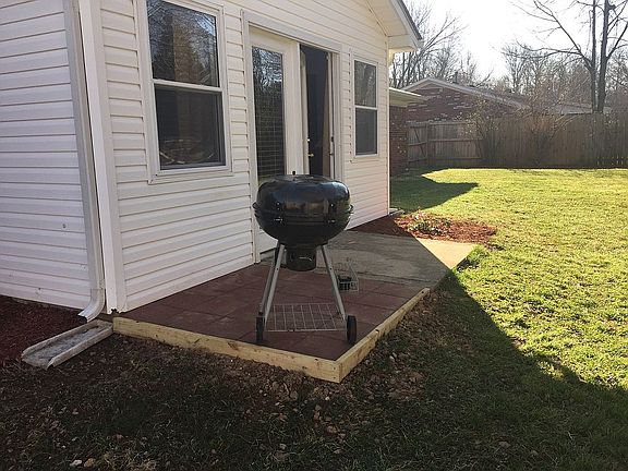 3rd image of 583 Oak Dr