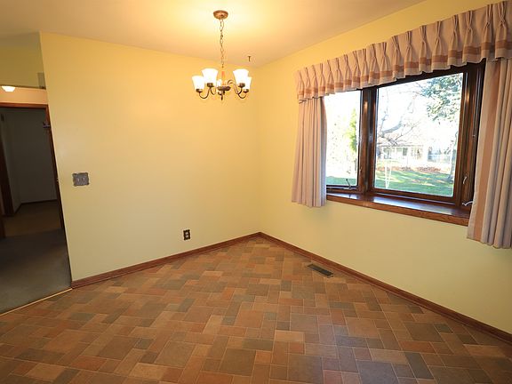 5th image of 1128 N Osborne Ave