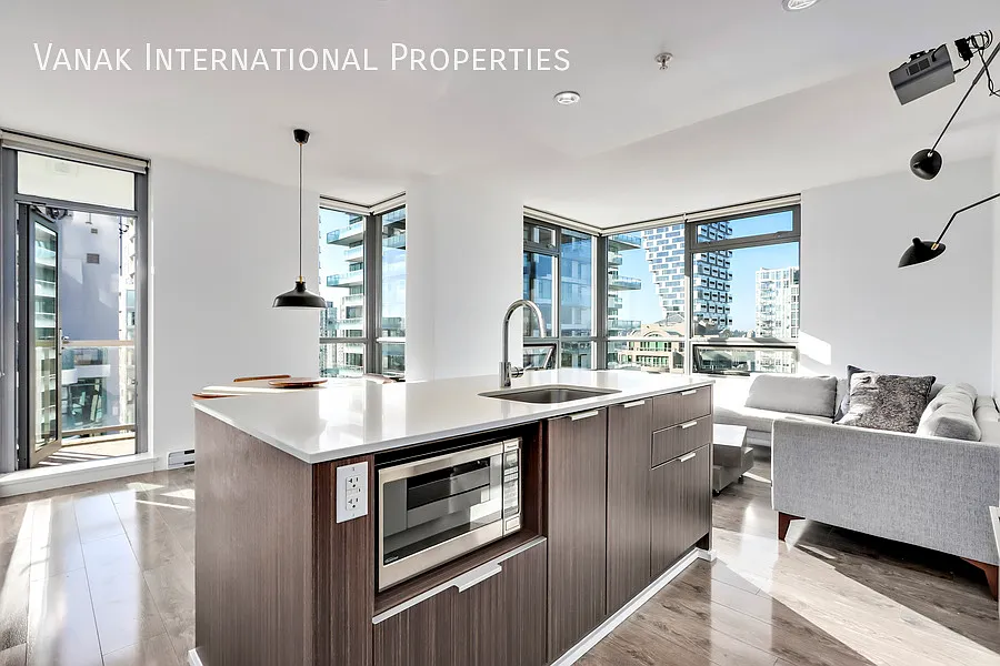 1308 Hornby St #2007 photo 1